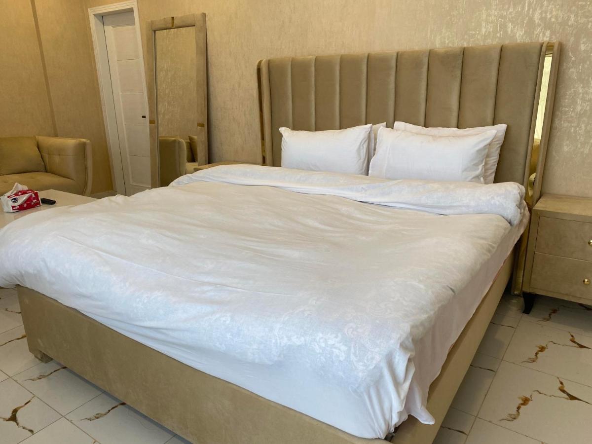 Luxe Suites Bahria Town Lahore Exteriér fotografie