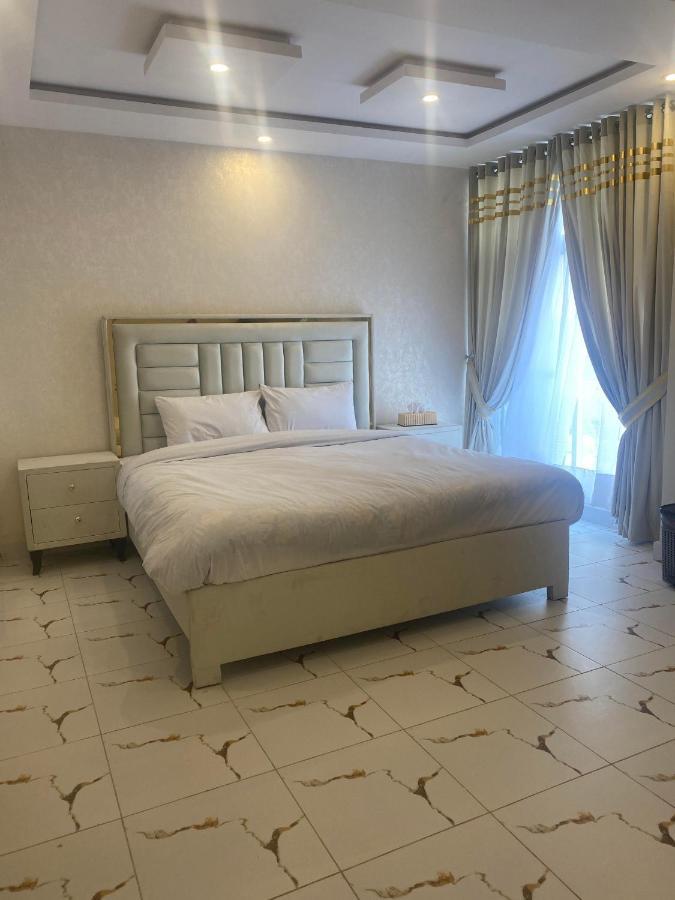 Luxe Suites Bahria Town Lahore Exteriér fotografie