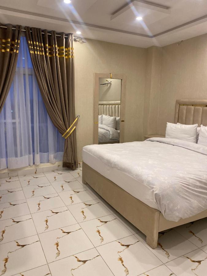 Luxe Suites Bahria Town Lahore Exteriér fotografie