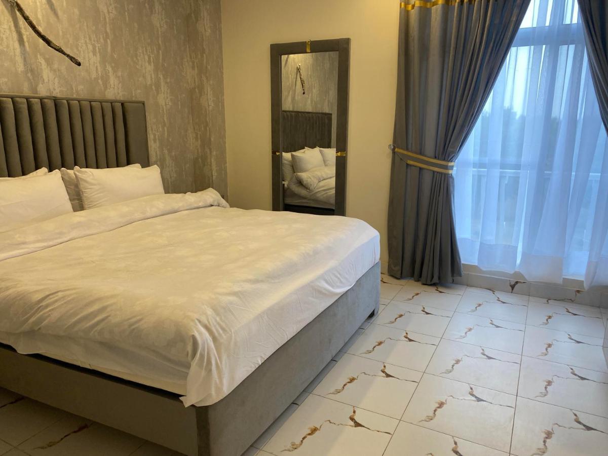 Luxe Suites Bahria Town Lahore Exteriér fotografie