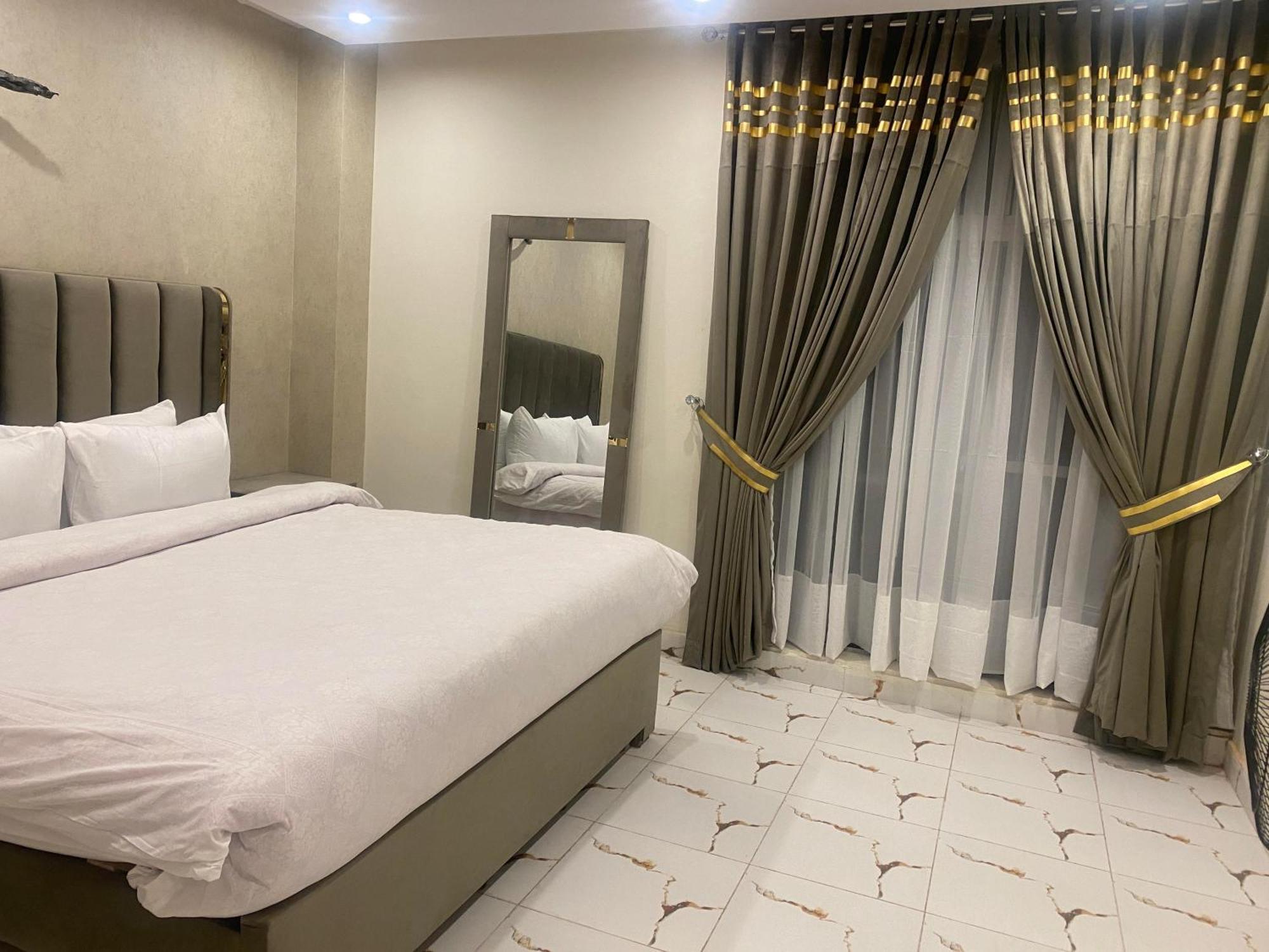 Luxe Suites Bahria Town Lahore Exteriér fotografie